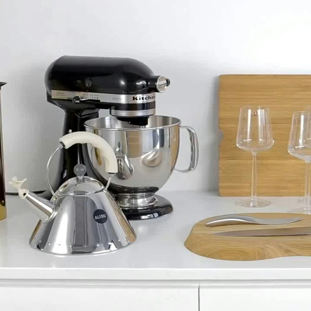 Alessi Elektrischer Wasserkocher 1,5 L, Schwarz 2 Alessi Elektrischer Wasserkocher 1,5 L, Schwarz – Bild 2