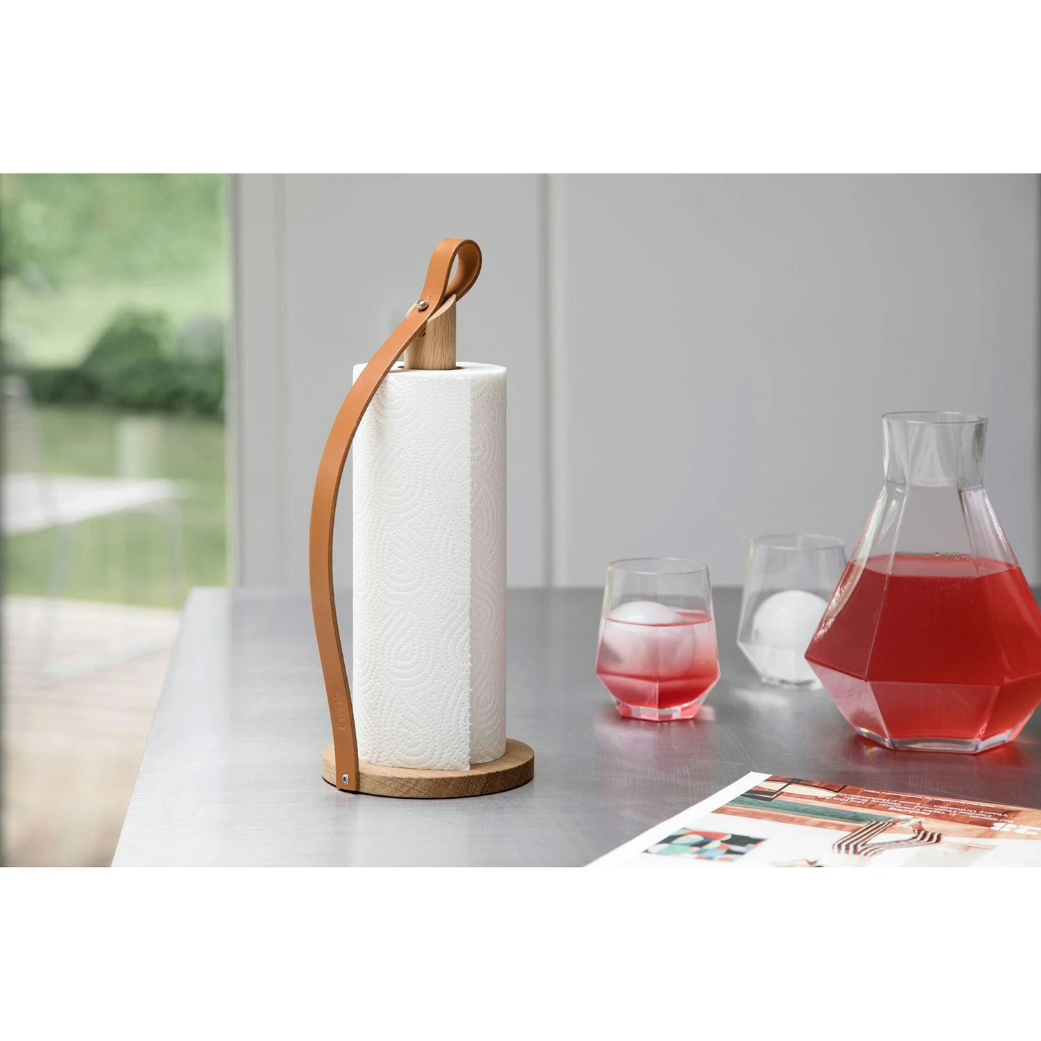 Hands On, Küchenrollenhalter Aus Geölter Eiche 2 Hands On, Küchenrollenhalter Aus Geölter Eiche – Bild 2