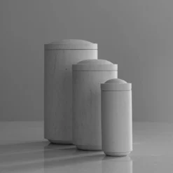 Gallery Objects Dose 18 Cm, Lime Stone -Koch Geheimnis Verkaufsgeschäft louise roe gallery objects jar 02 black basalt 9