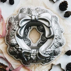 Nordic Ware Holiday Wreath Backform -Koch Geheimnis Verkaufsgeschäft nordic ware holiday wreath bundt pan 1