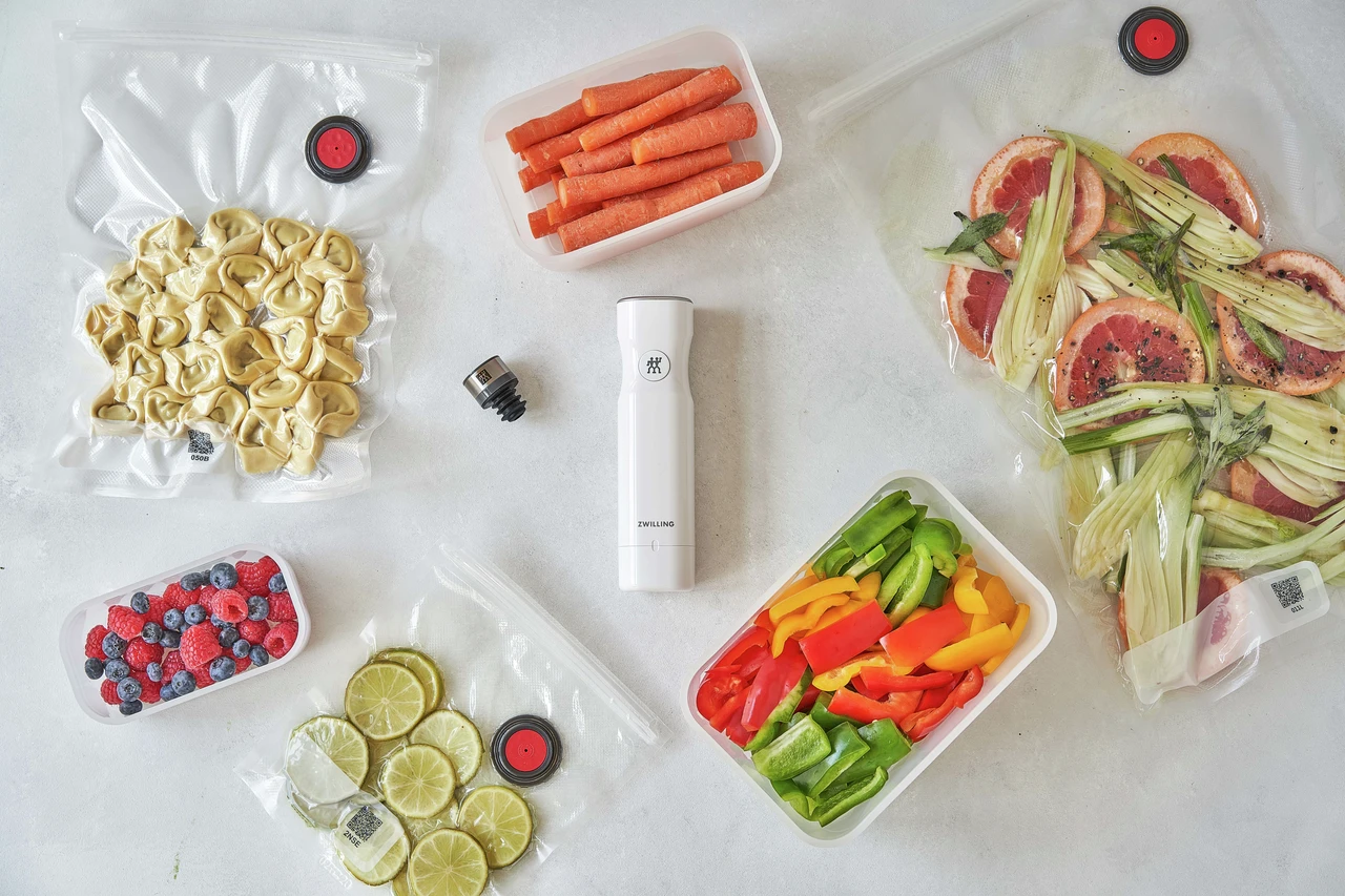 Zwilling Fresh & Save Starter-Kit Mit Vakuumpumpe / Taschen / Behälter Aus Plastik, 7 Teile 4 Zwilling Fresh & Save Starter-Kit Mit Vakuumpumpe / Taschen / Behälter Aus Plastik, 7 Teile – Bild 4